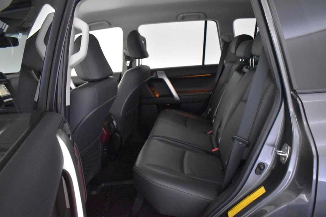 TOYOTA Land Cruiser 2016