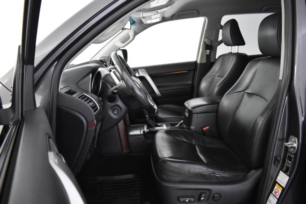 TOYOTA Land Cruiser 2016
