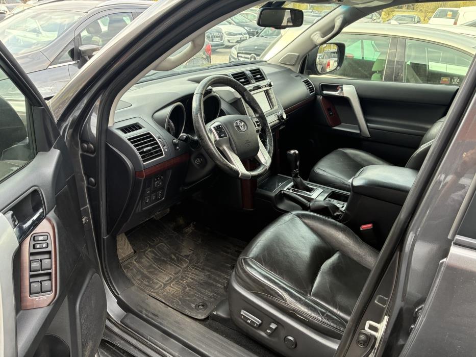 TOYOTA Land Cruiser 2016
