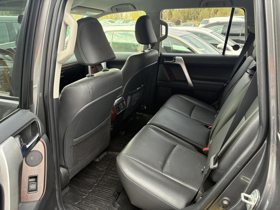 TOYOTA Land Cruiser 2016