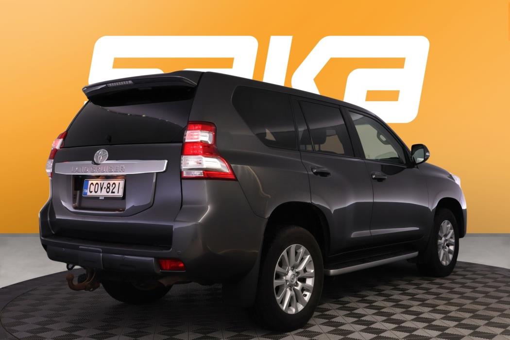 TOYOTA Land Cruiser 2016