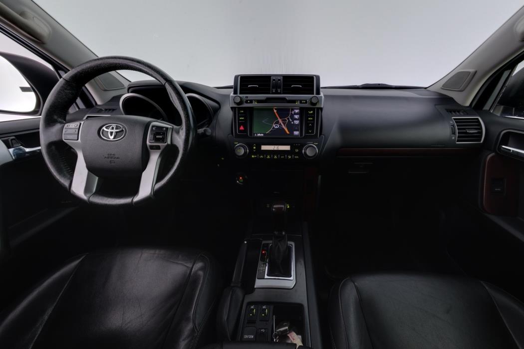 TOYOTA Land Cruiser 2016