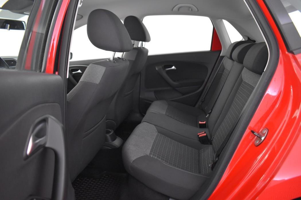 VOLKSWAGEN Polo 2015