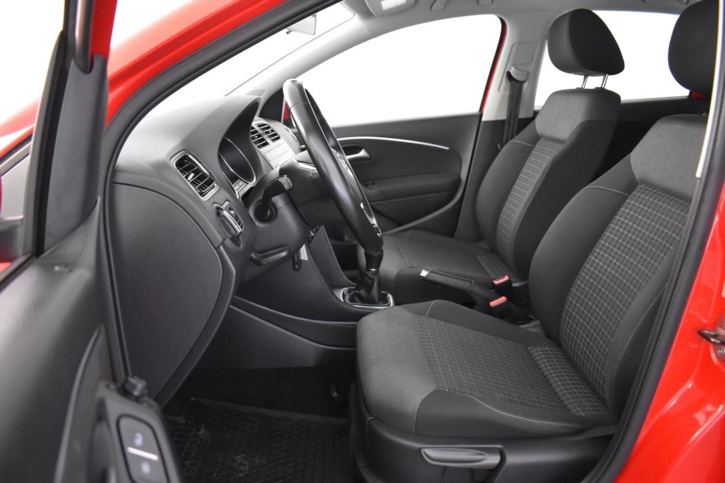VOLKSWAGEN Polo 2015