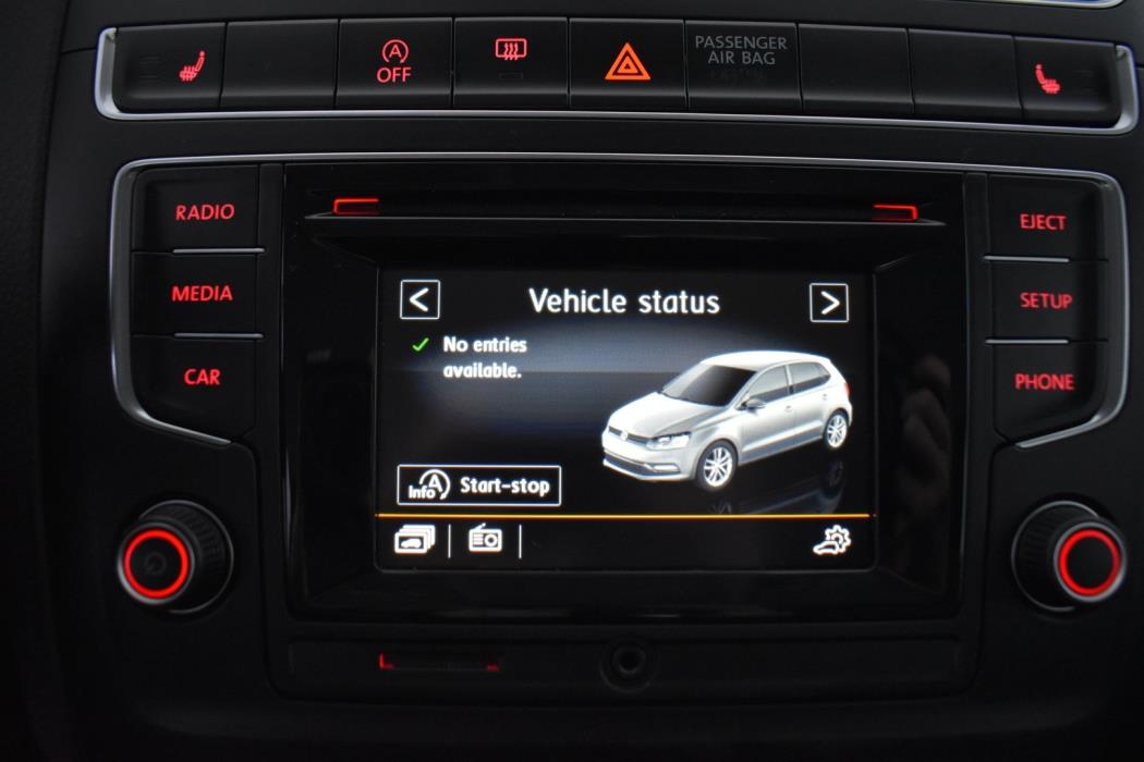 VOLKSWAGEN Polo 2015