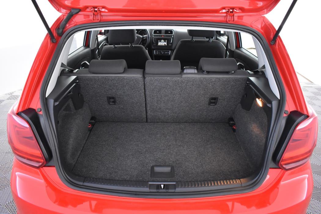 VOLKSWAGEN Polo 2015