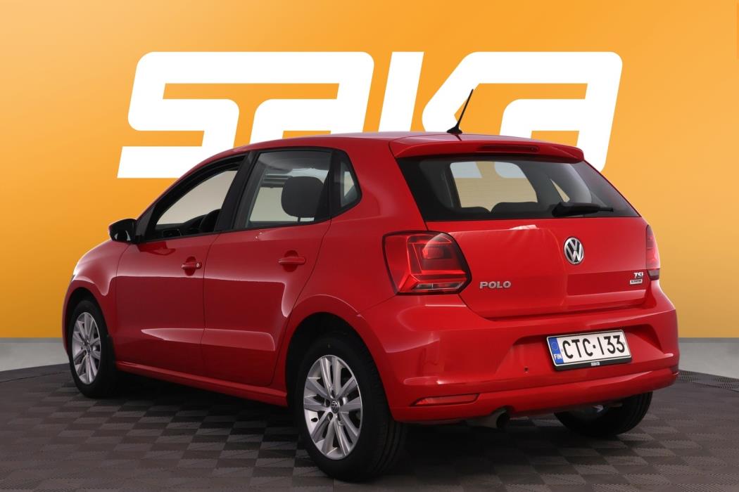 VOLKSWAGEN Polo 2015