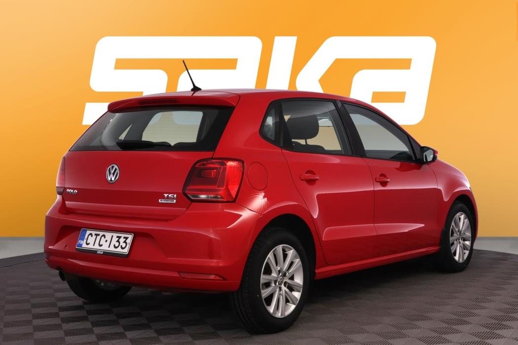 VOLKSWAGEN Polo 2015