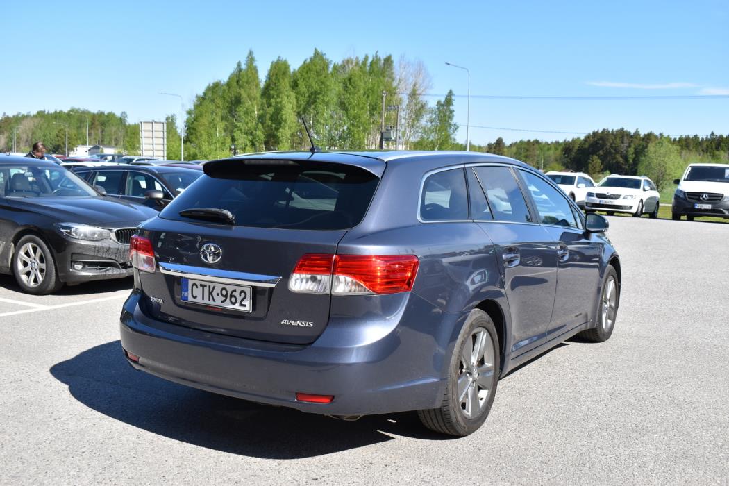 TOYOTA Avensis 2015