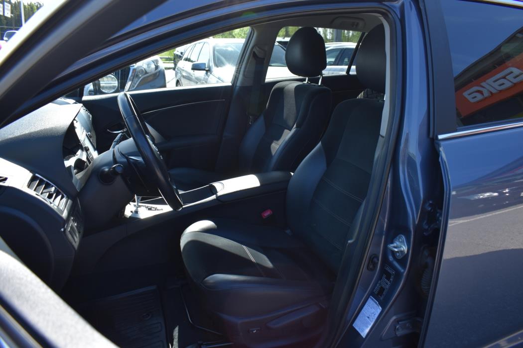 TOYOTA Avensis 2015