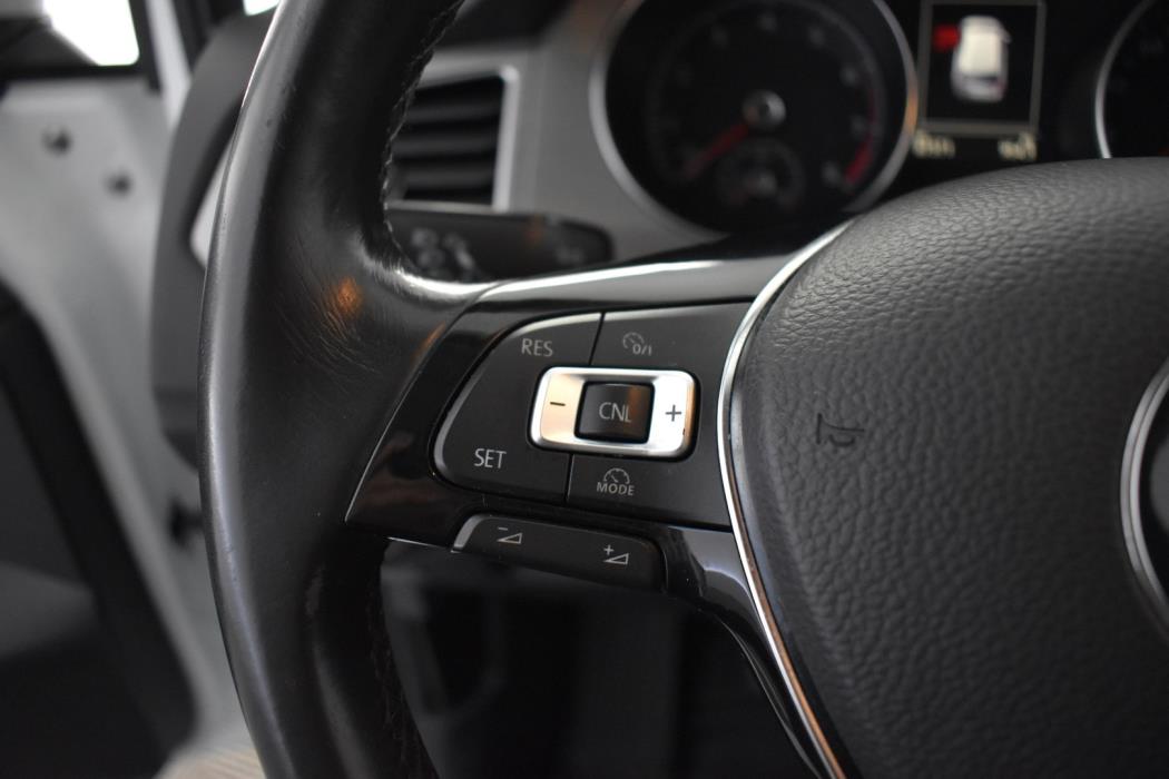 VOLKSWAGEN Golf Sportsvan 2015