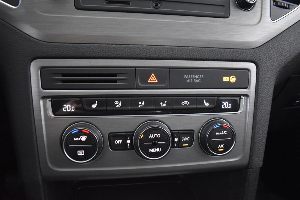 VOLKSWAGEN Golf Sportsvan 2015