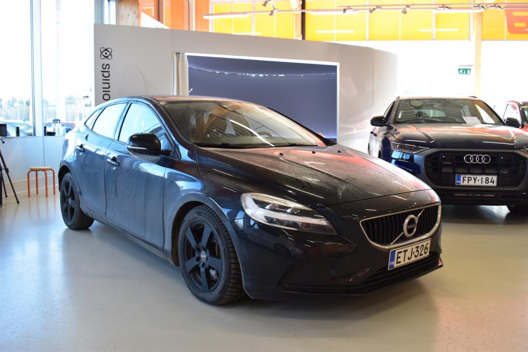 VOLVO V40 2017