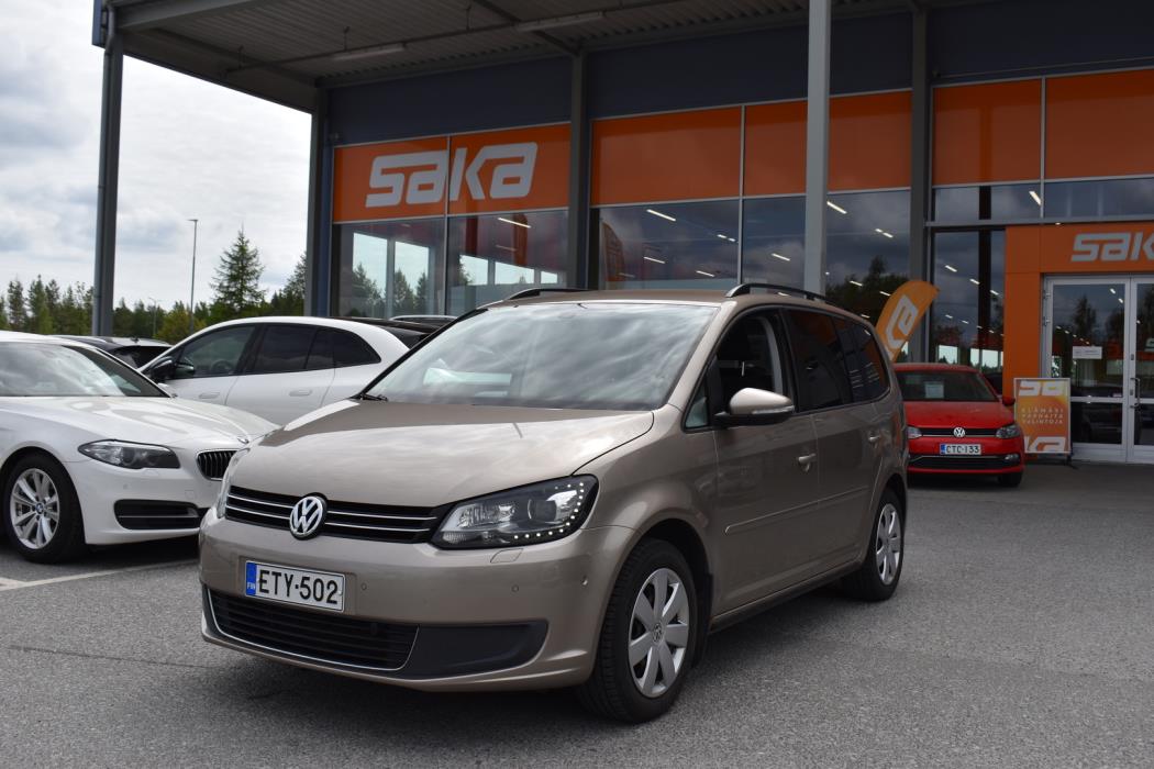 VOLKSWAGEN Touran 2012