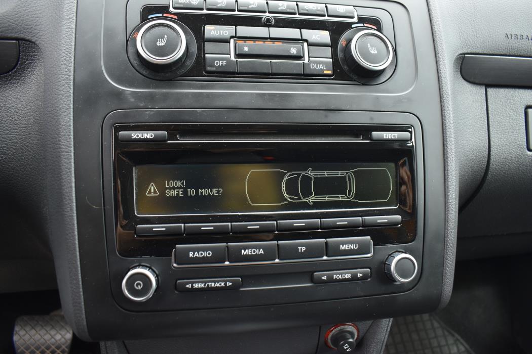 VOLKSWAGEN Touran 2012