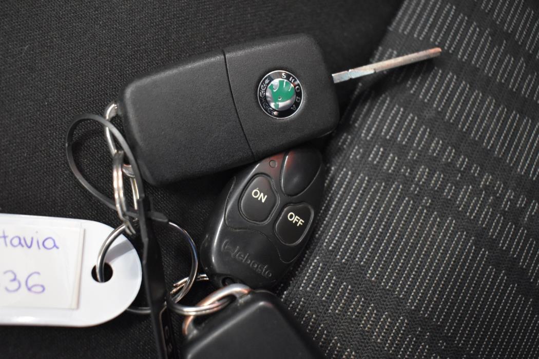 SKODA Octavia 2012