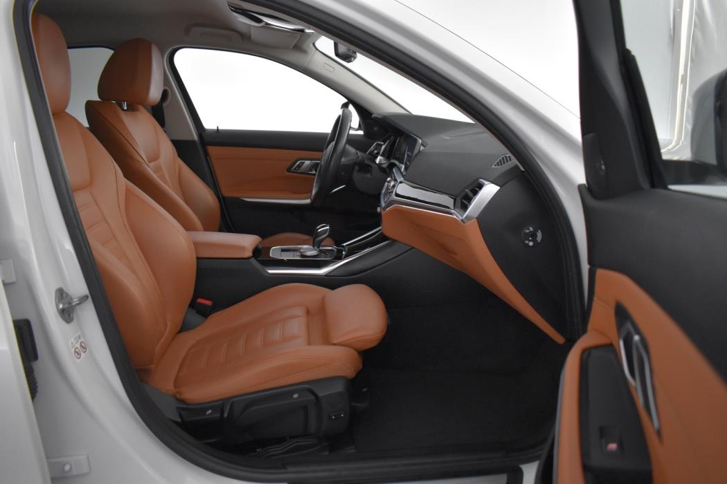 BMW 330 2019