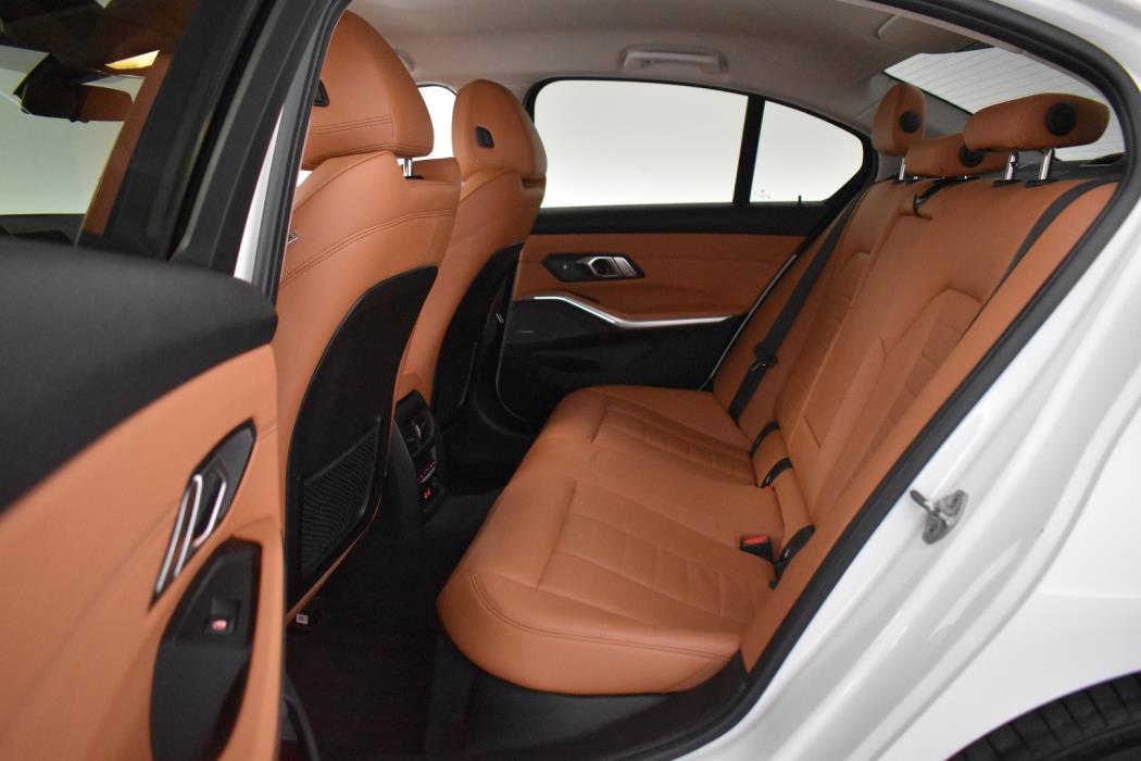 BMW 330 2019