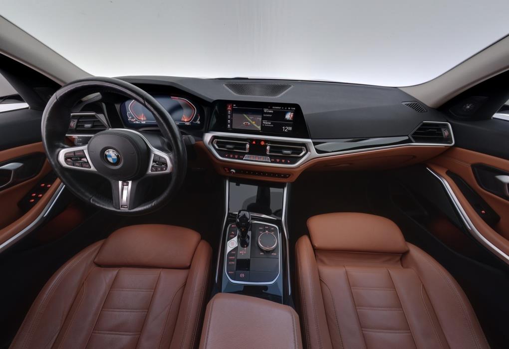 BMW 330 2019