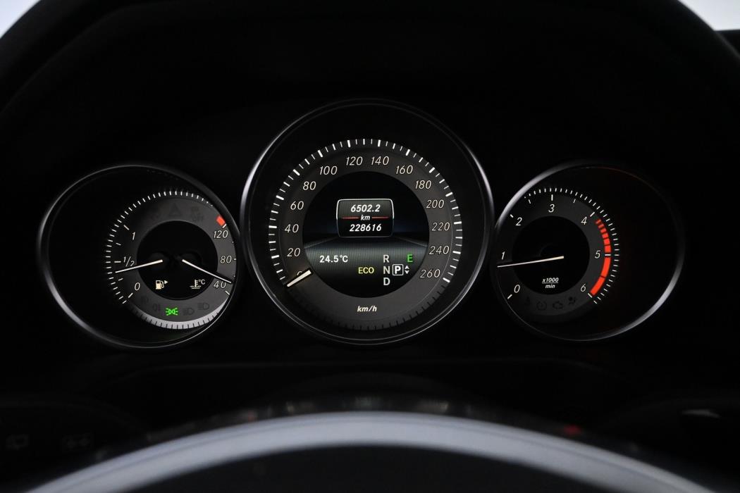 MERCEDES-BENZ E 2016