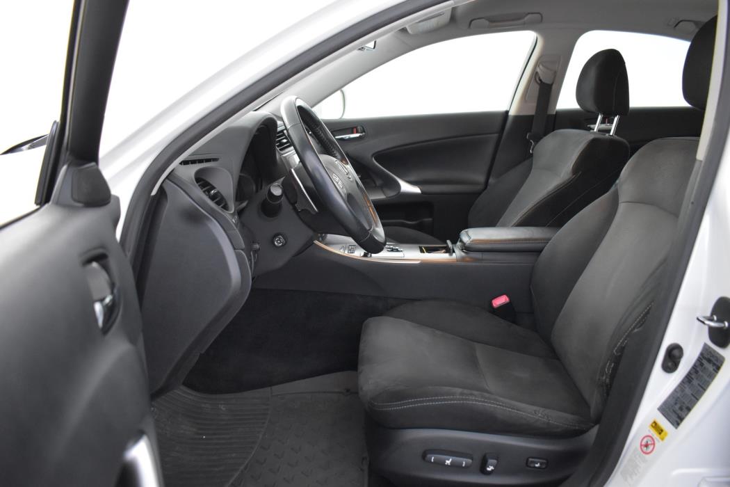 LEXUS IS 2010