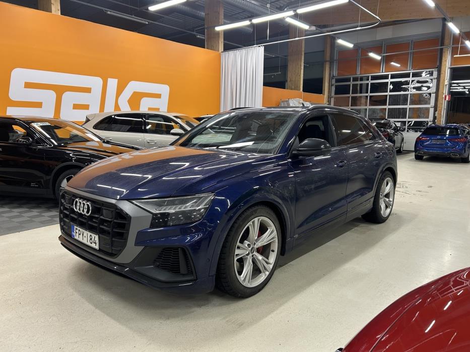 AUDI Q8 2021