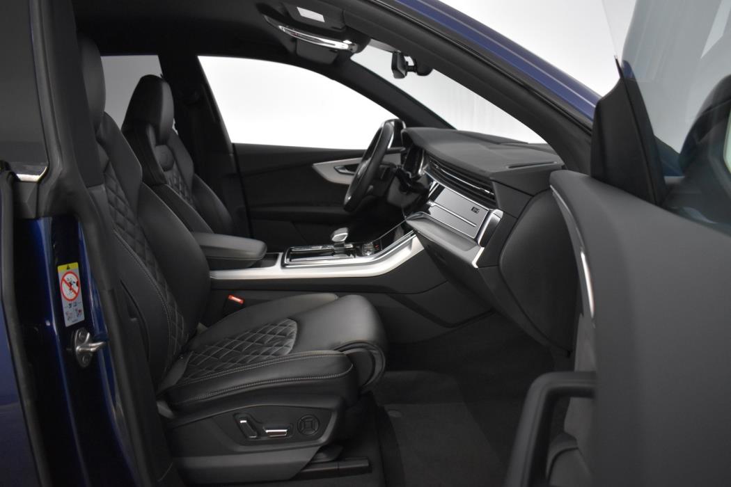 AUDI Q8 2021