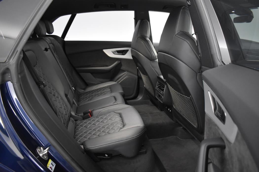 AUDI Q8 2021