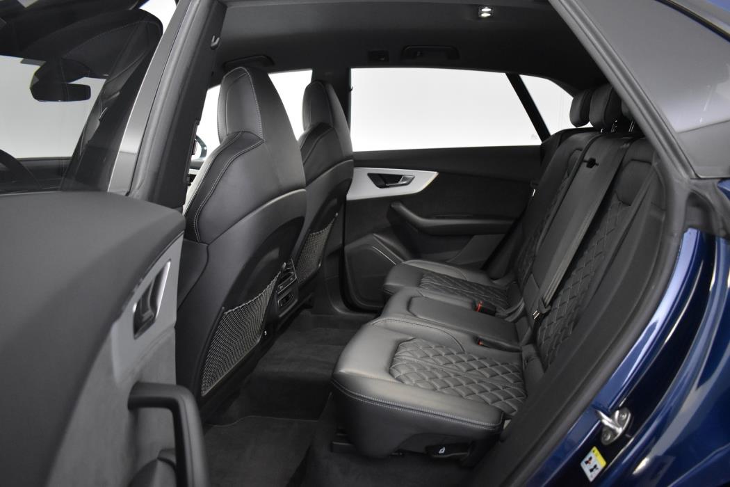 AUDI Q8 2021