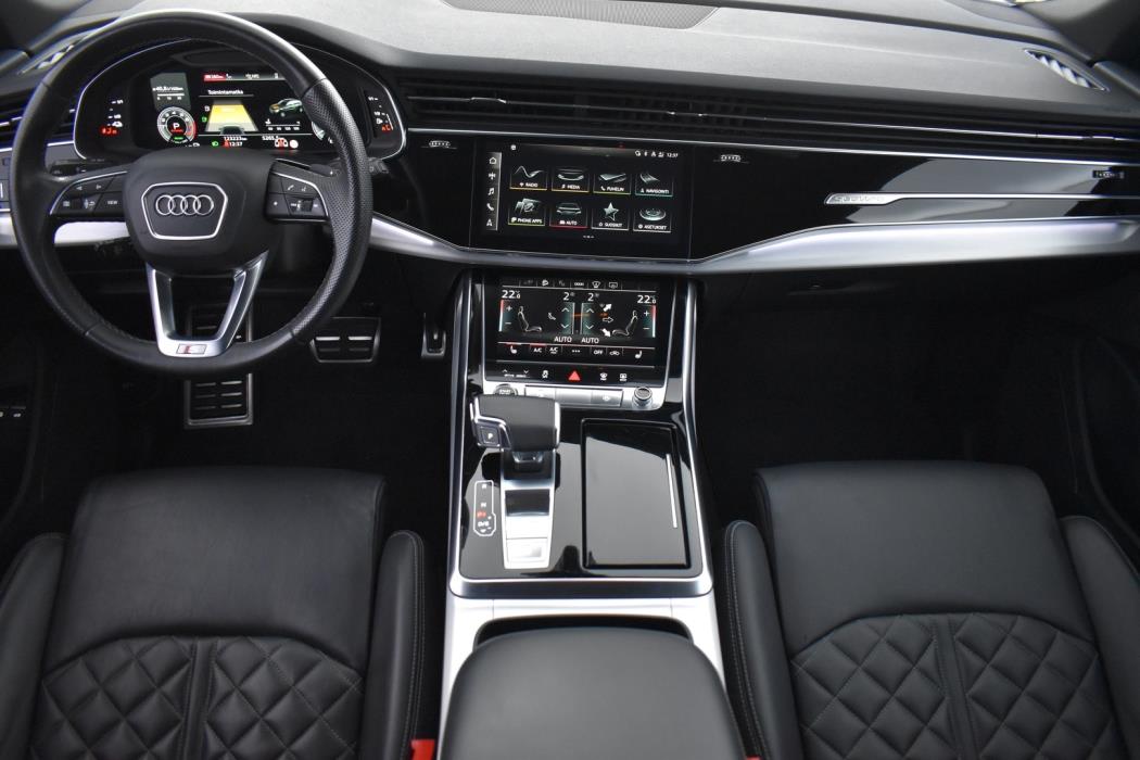 AUDI Q8 2021