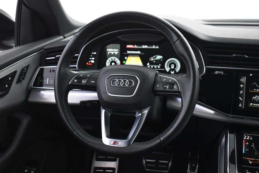 AUDI Q8 2021