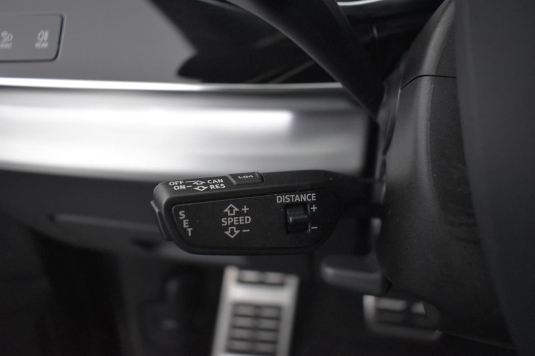 AUDI Q8 2021