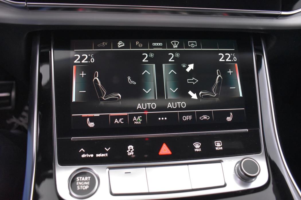 AUDI Q8 2021