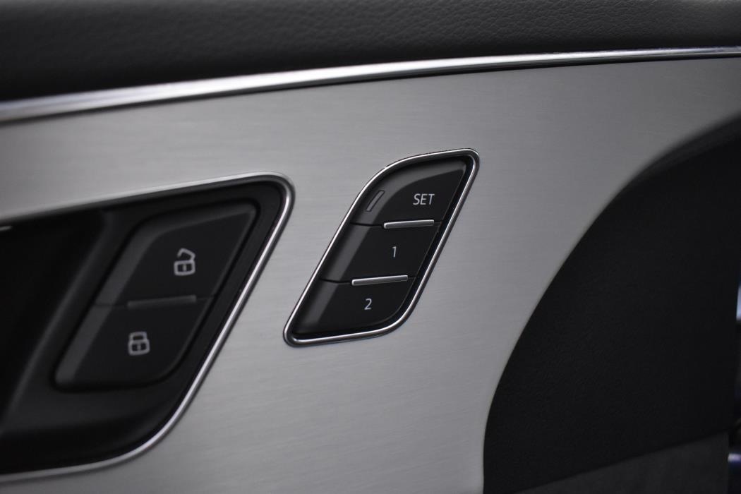 AUDI Q8 2021