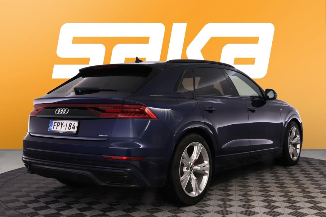 AUDI Q8 2021