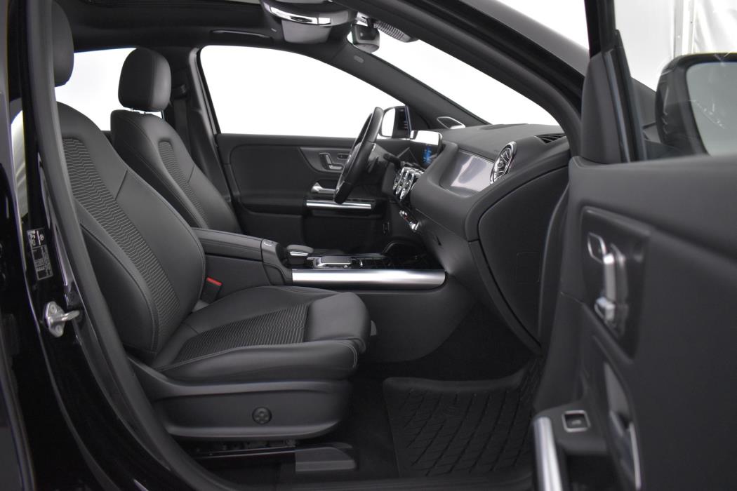MERCEDES-BENZ EQA 2022