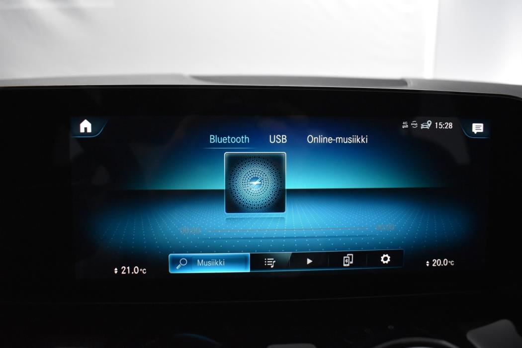 MERCEDES-BENZ EQA 2022