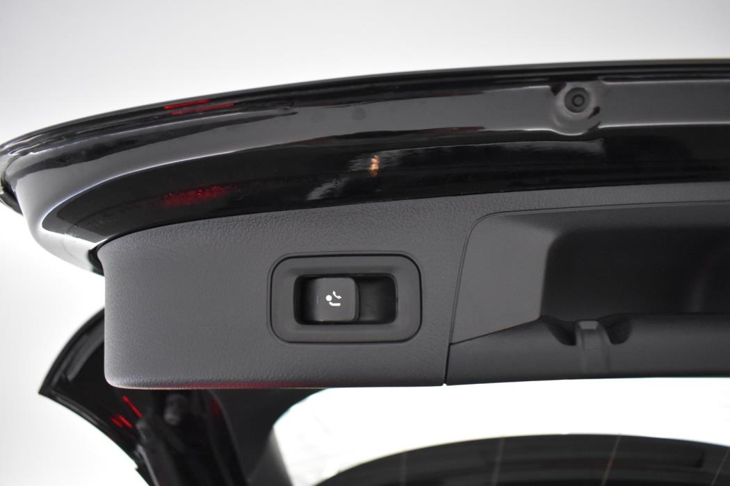 MERCEDES-BENZ EQA 2022