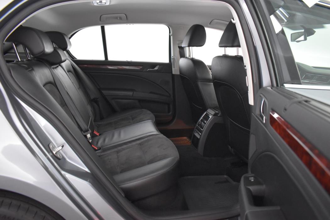SKODA Superb 2011