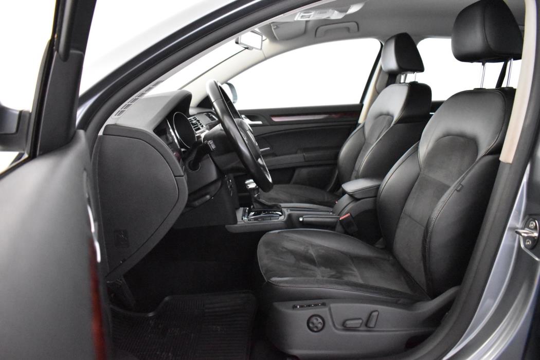 SKODA Superb 2011