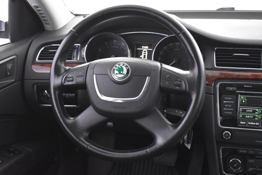 SKODA Superb 2011