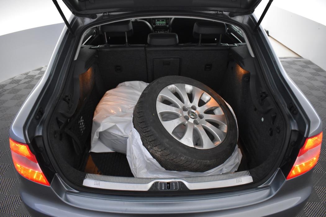 SKODA Superb 2011