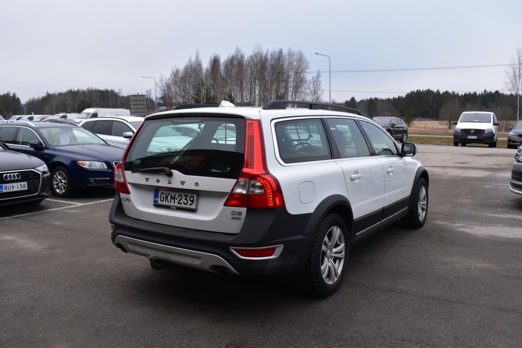 VOLVO XC70 2011