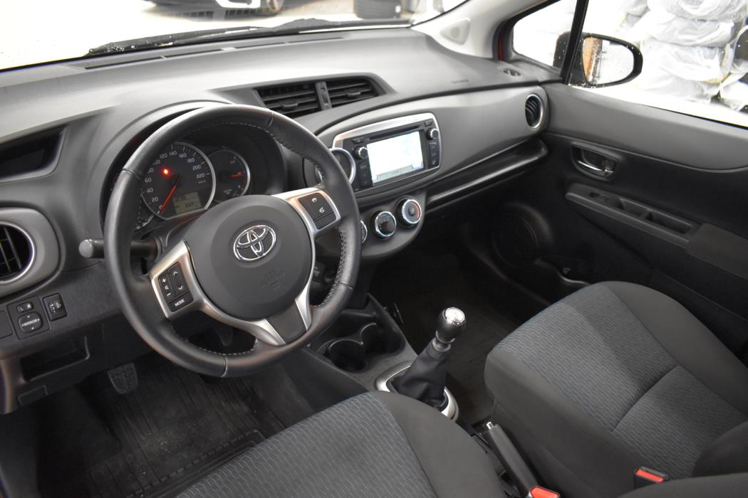 TOYOTA Yaris 2012