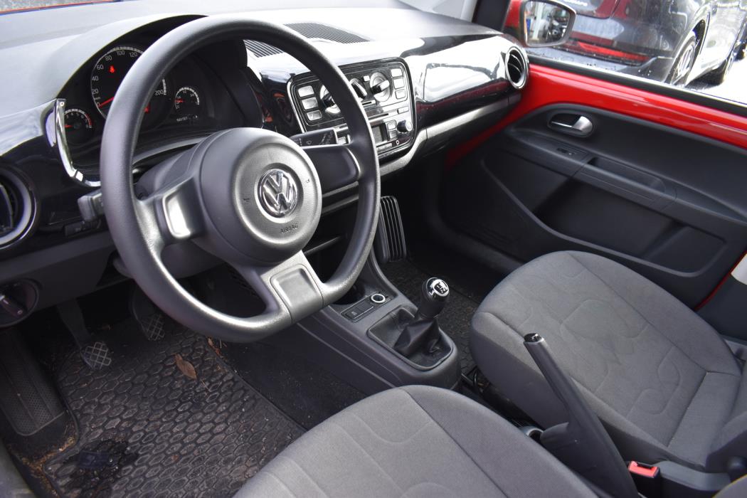VOLKSWAGEN up! 2014