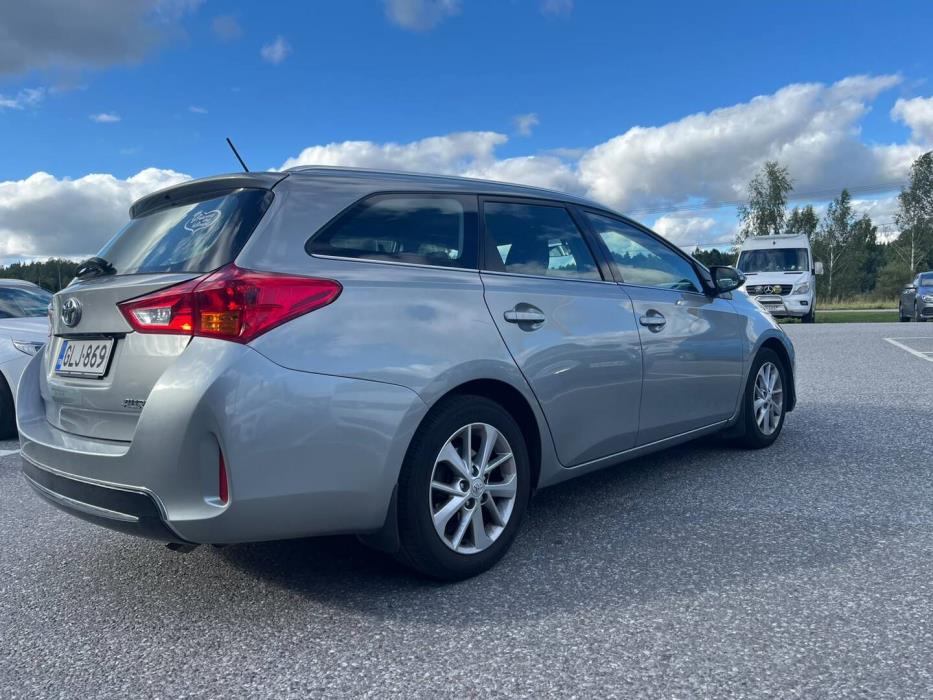 TOYOTA Auris 2014
