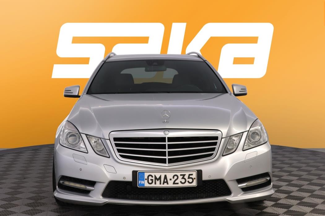 MERCEDES-BENZ E 2012
