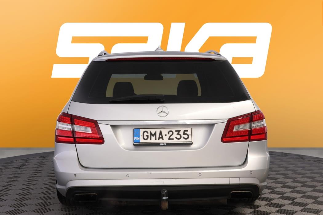 MERCEDES-BENZ E 2012