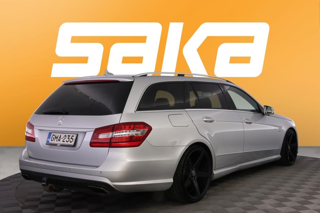 MERCEDES-BENZ E 2012