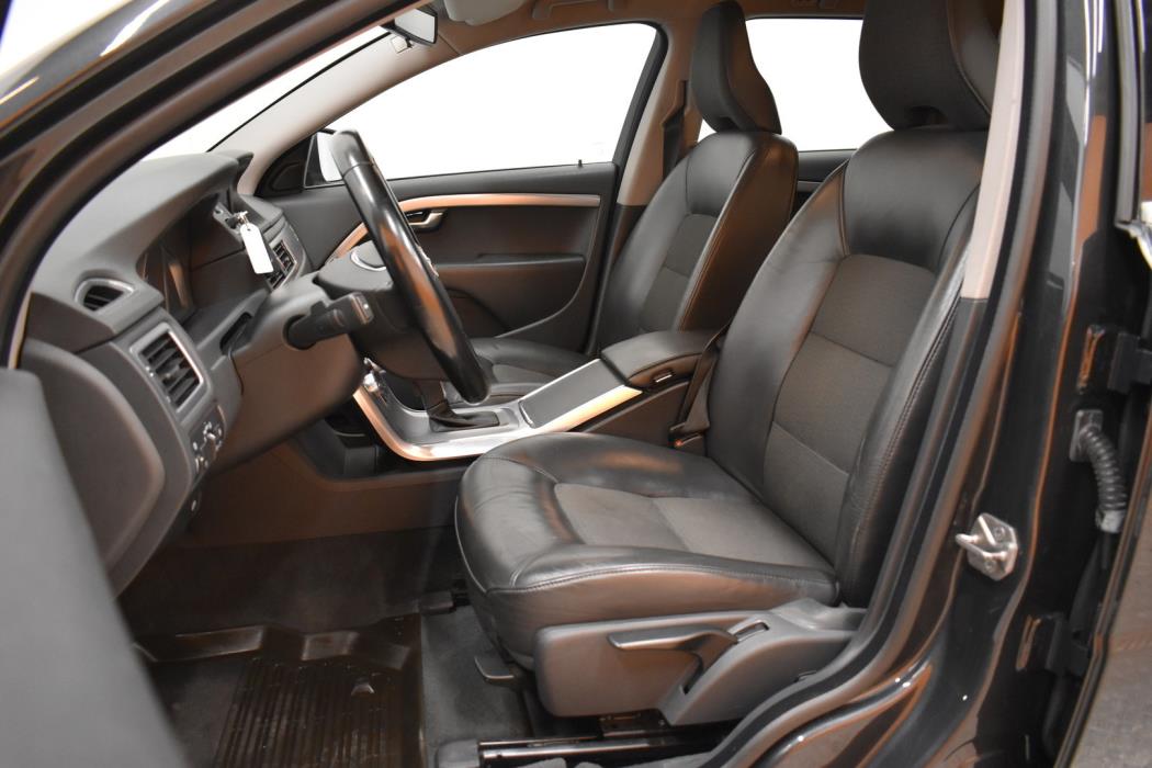 VOLVO V70 2014
